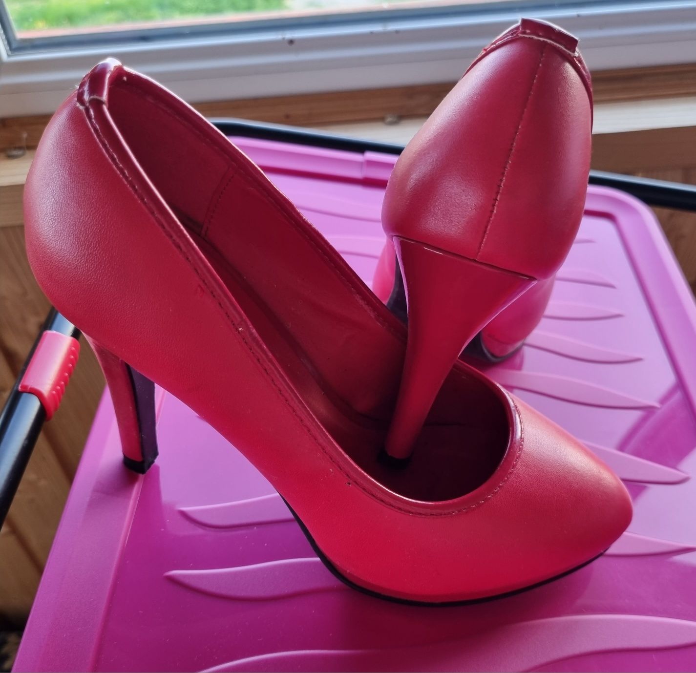 Pantofi roșii marimea 36