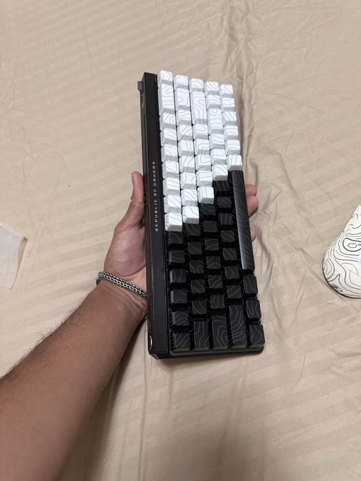 Игровая клавиатура ROG Falchion Ace HFX