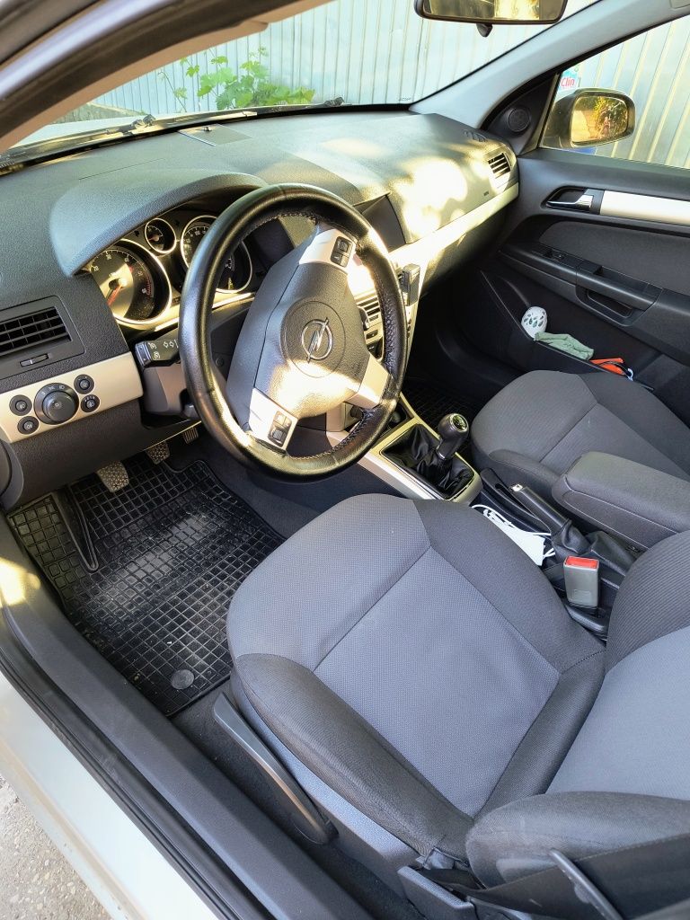 Opel Astra H Hatckbac