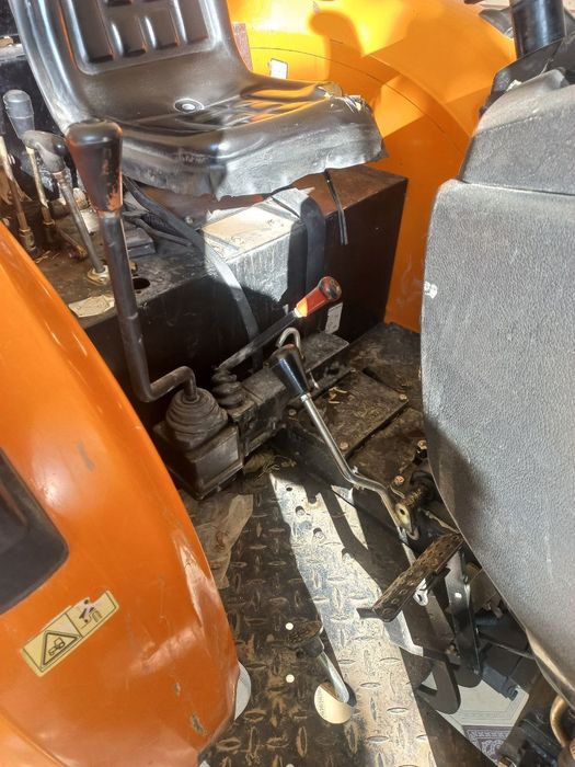 Chimgan 504 Traktor sotiladi