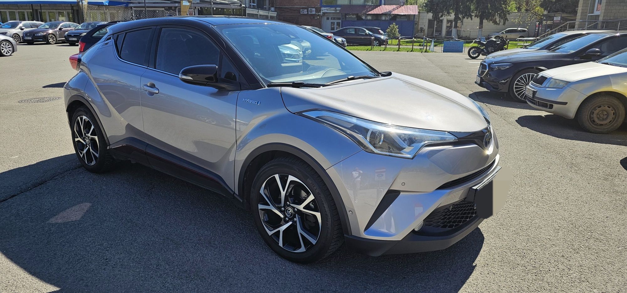 Vând Toyota C-HR.