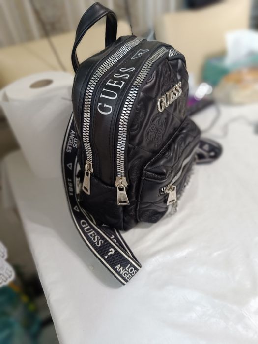 Ruxac Guess impecabil