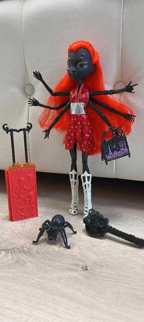 Papusa Monster High - Wydowna Spider cu accesorii si animalut