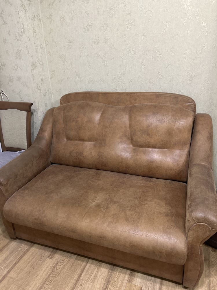 Продам диван раздвижной   в хорошем состоянии!