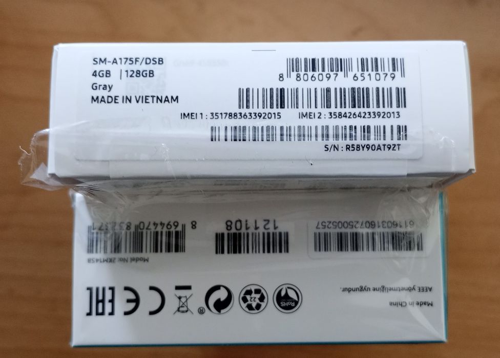 Продавам нов Смартфон Samsung Galaxy A17, Dual SIM, 4GB RAM, 128 gb 5g