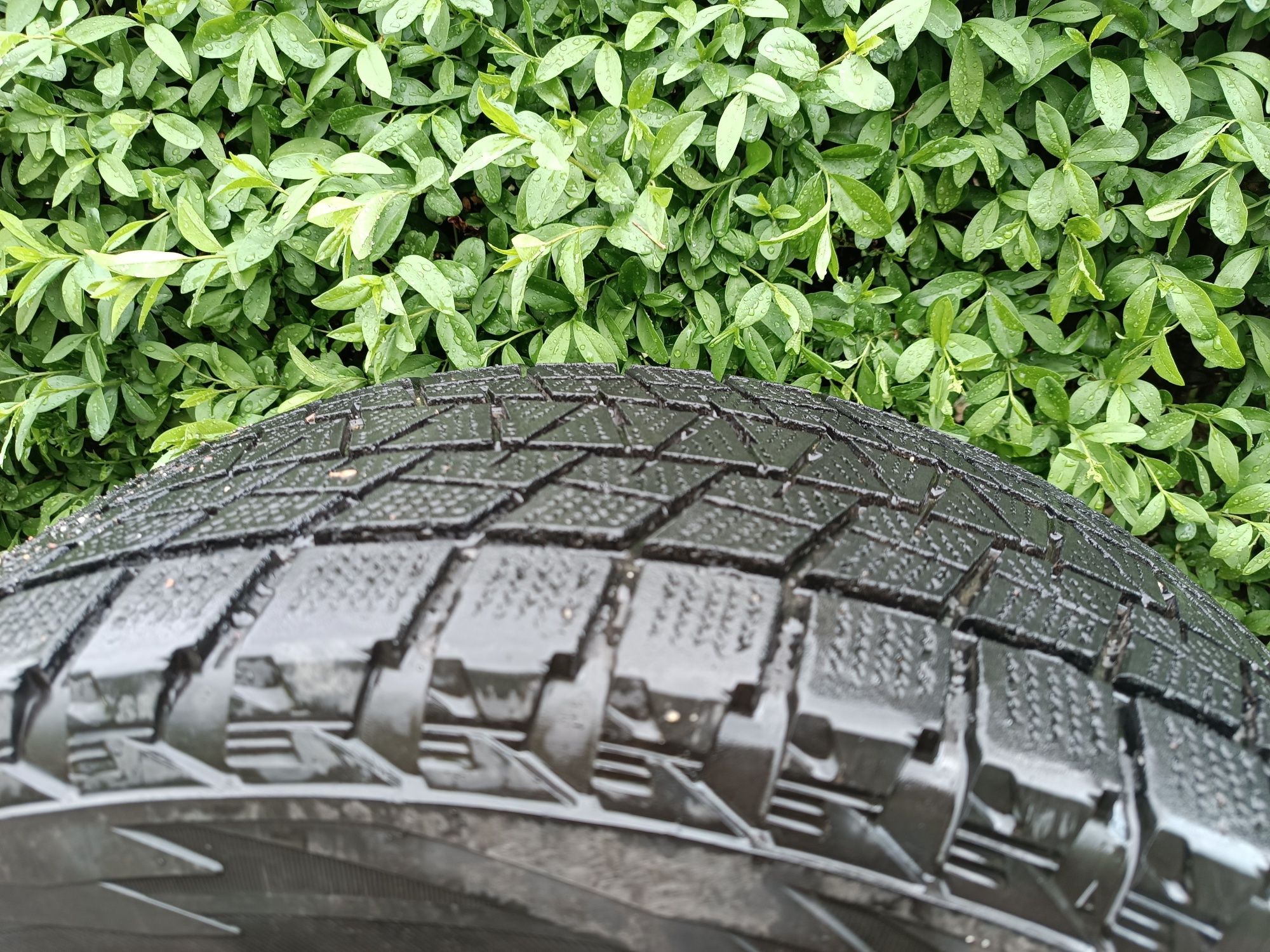 Bridgestone blizzak 285 65 R17