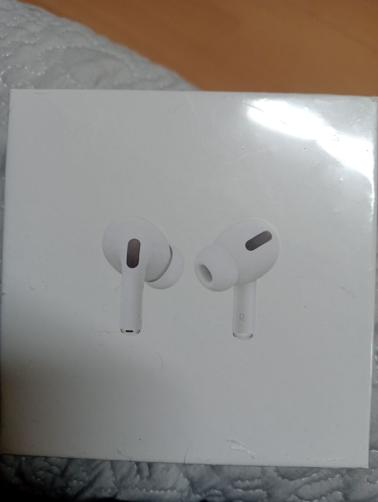 AirPods pro 1 generation with Wireless Charging case