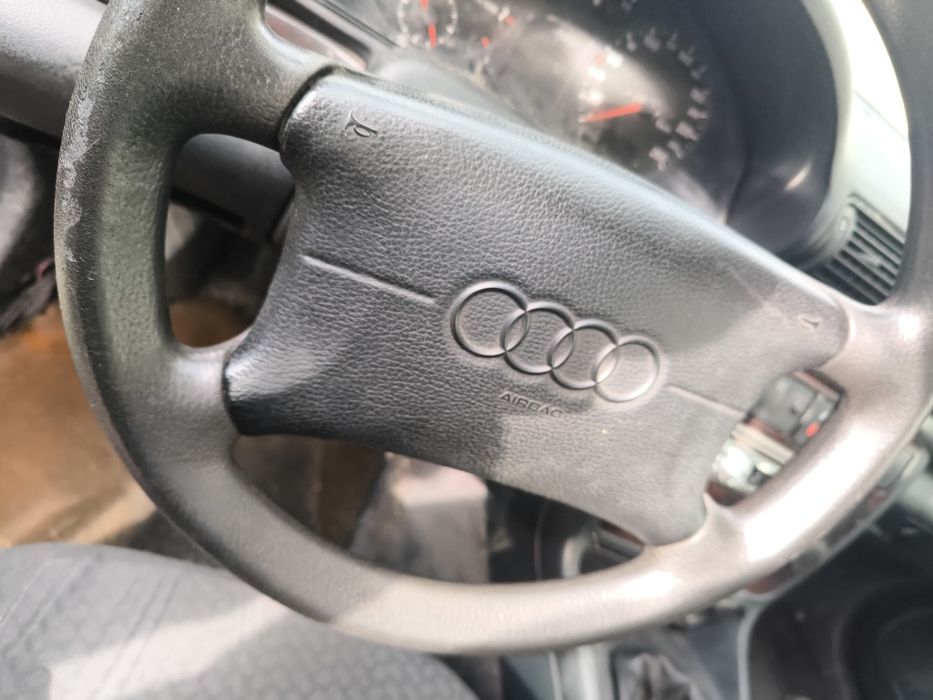 Ауди а4 На части 1,8 125 коня