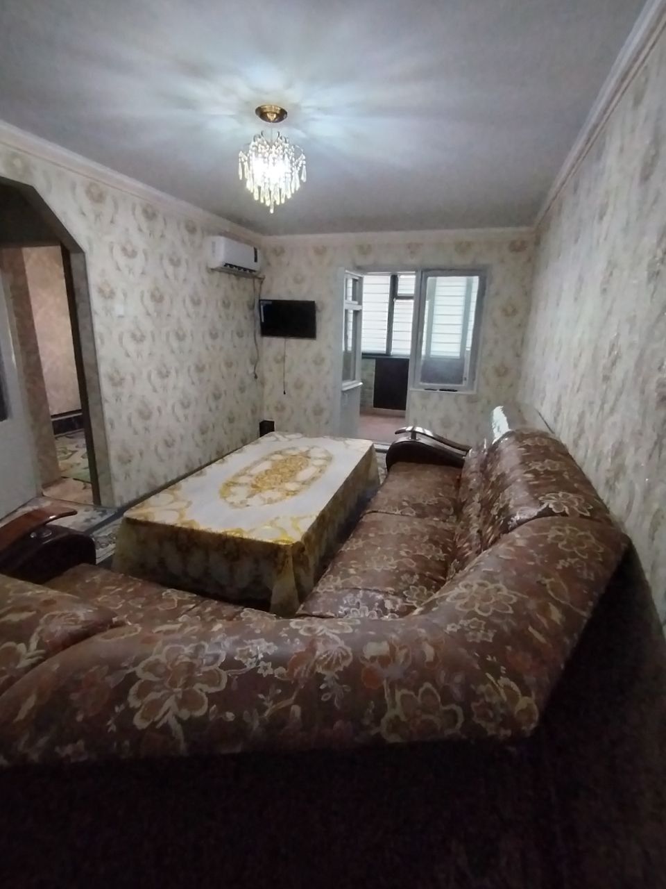 Корзинка ёнида 2 хоналик квартира ижарага берилади