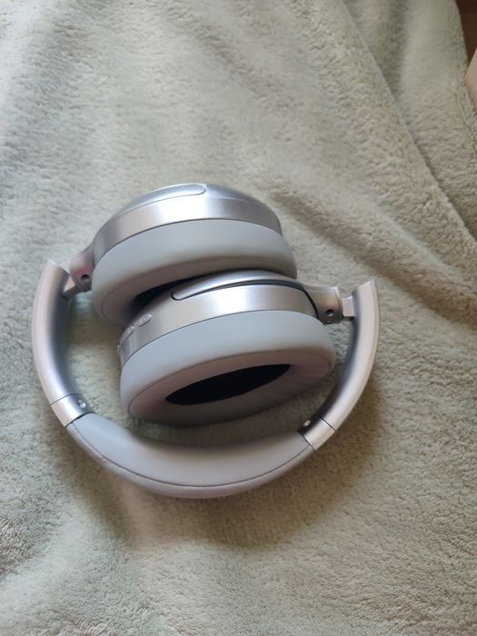 Блютуз наушники,в хорошем состоянии