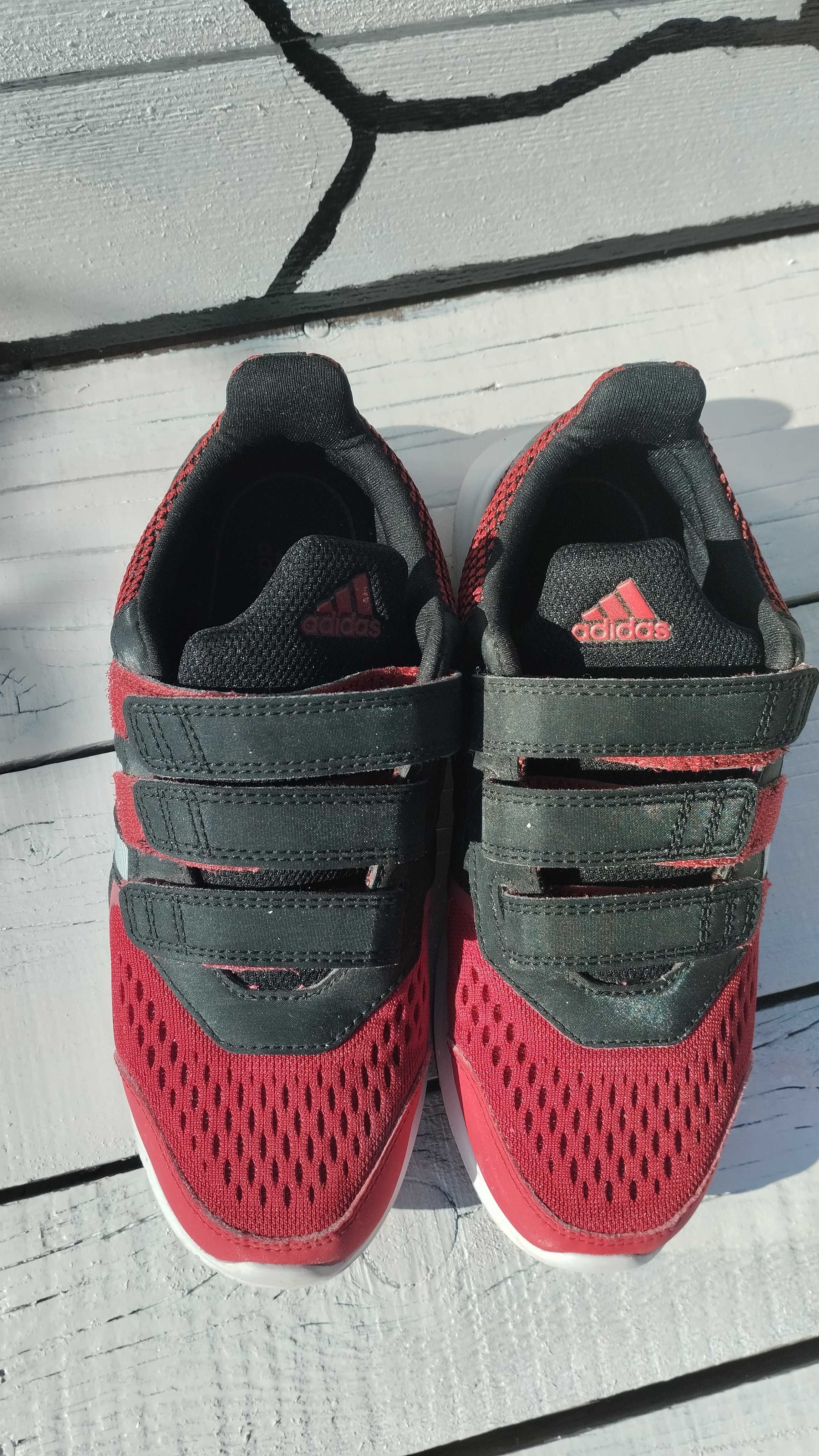Детски маратонки Adidas 35 номер червено и черно за момче