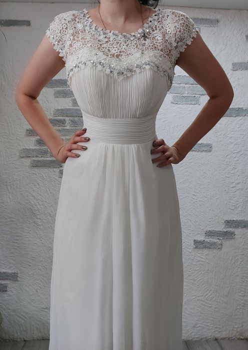 платье белое в пол с интересным вырезом на спинке