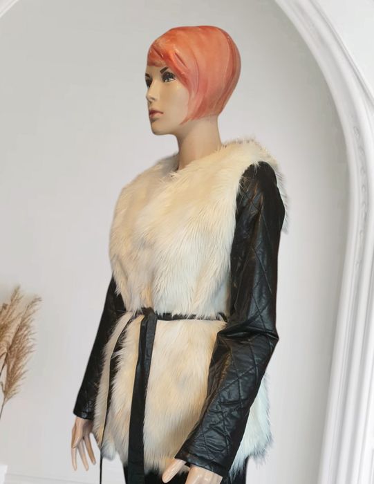 Geaca blana cu șnur