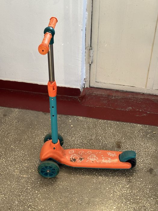 Trotineta copii, cu lumini la rotile din fata