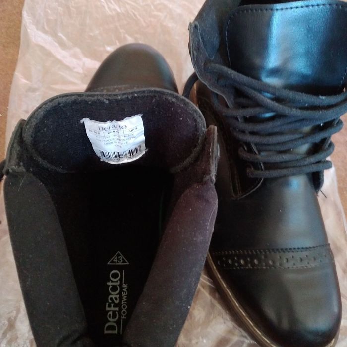 Мужские кожаные ботинки.