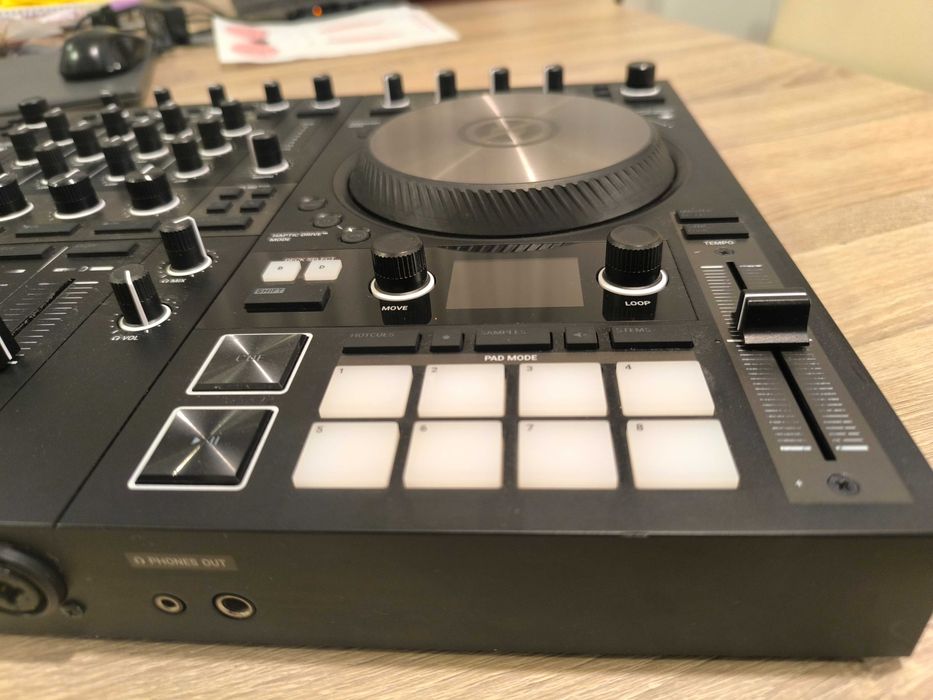 De vânzare consolă Traktor kontrol S4 mk3