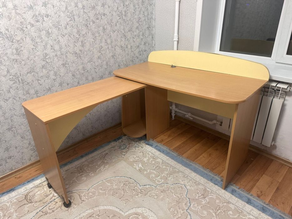 Продам стол компьютерный