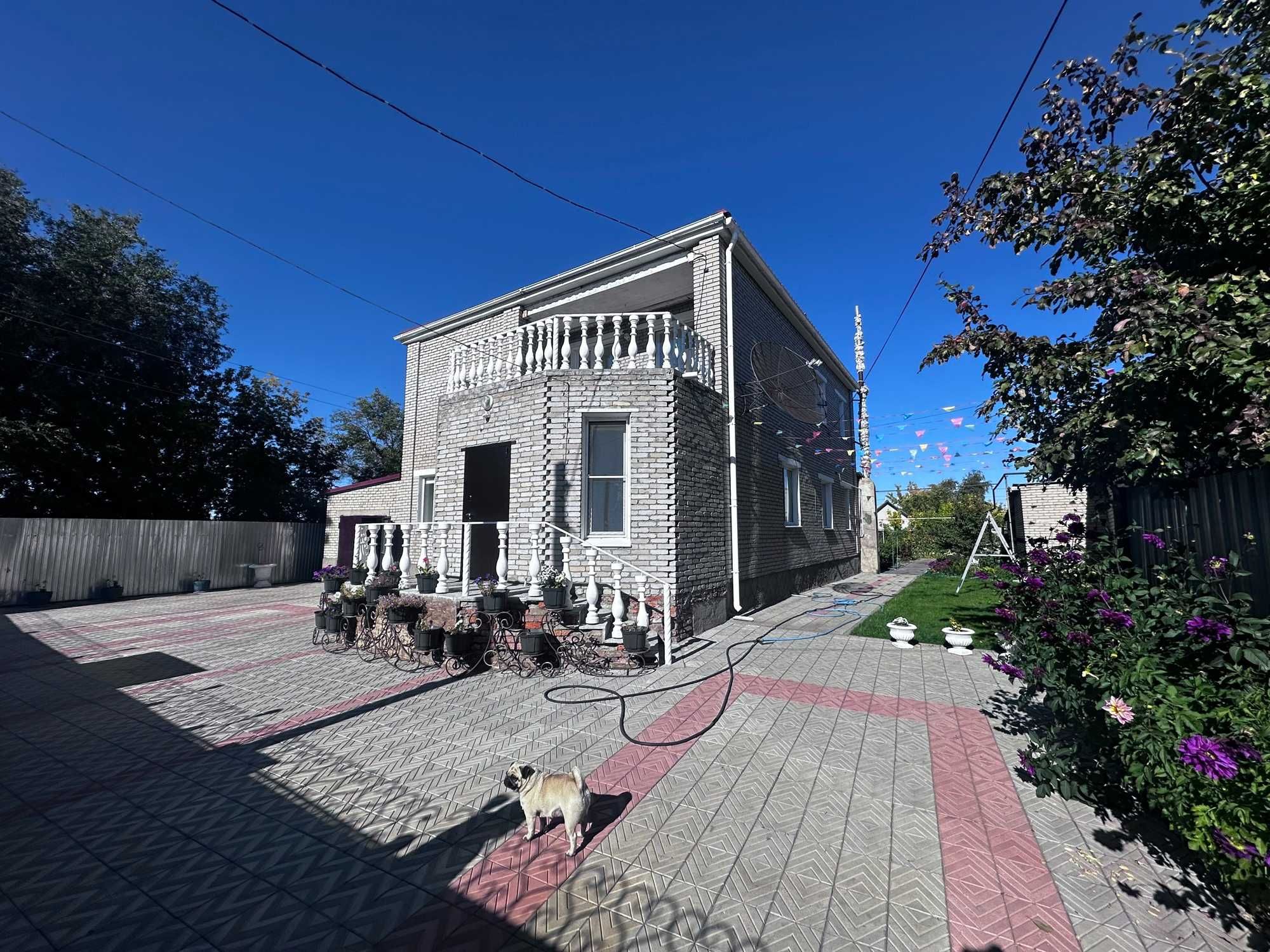 Продается шикарный 2х уровневый коттедж с цоколем в г. Тобыл!
