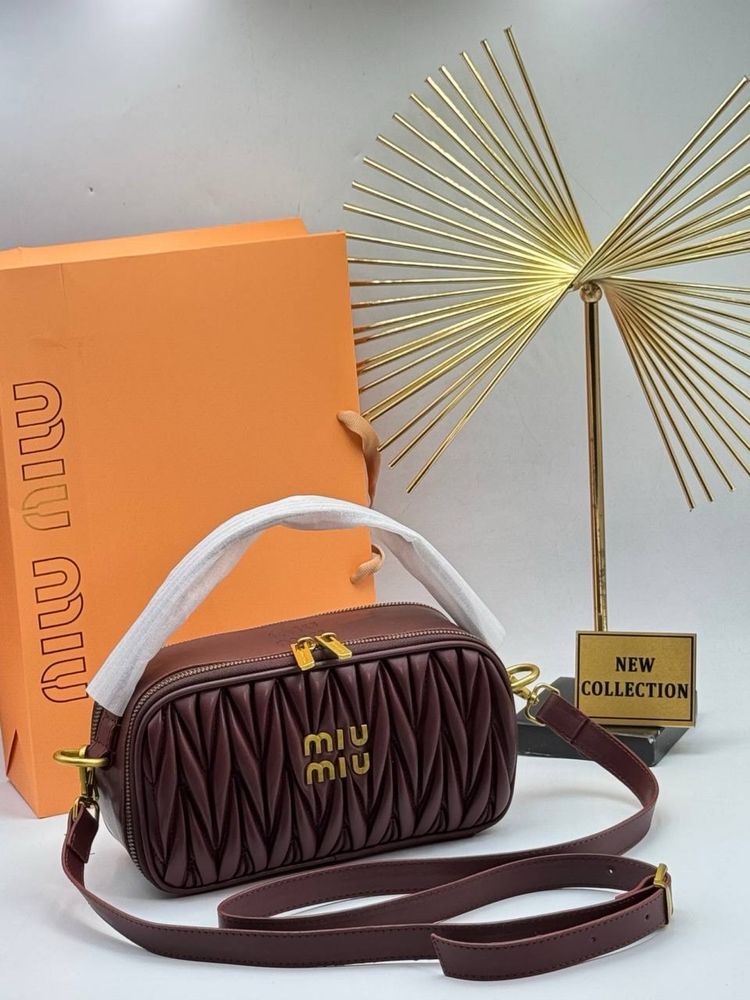 Geanta Miu Miu Noua !!! Dimensiuni 24/13 !!!