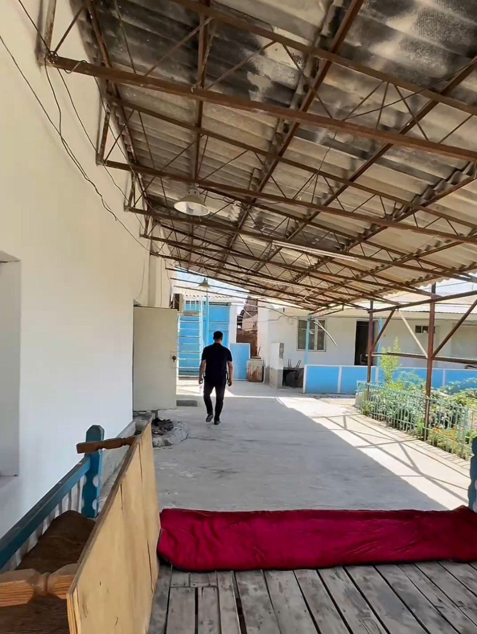 Abay mahalla, Alibek masjid yonidan 10 sotixli xonadon