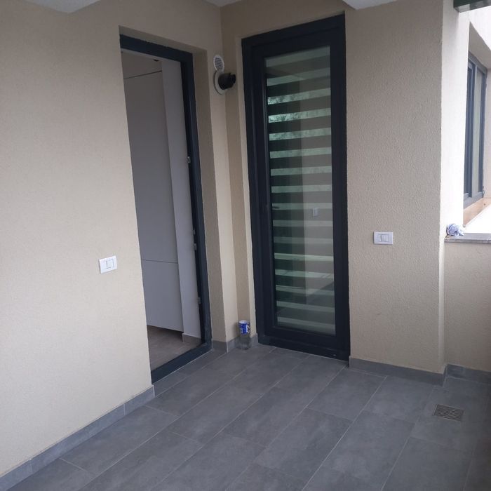 Închiriez garsoniera