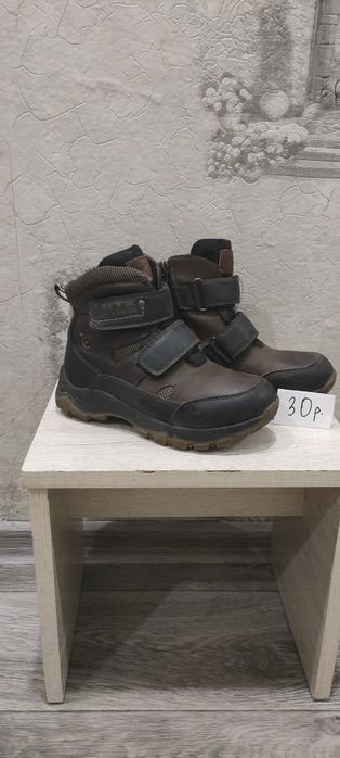 Отдам обувь детскую