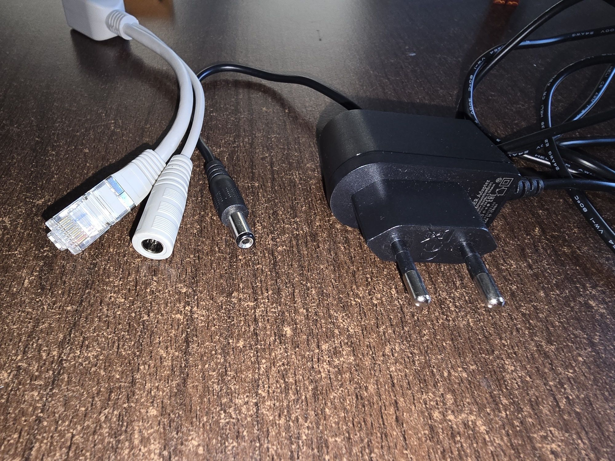 Injector PoE Data+ Power cu incarcator
