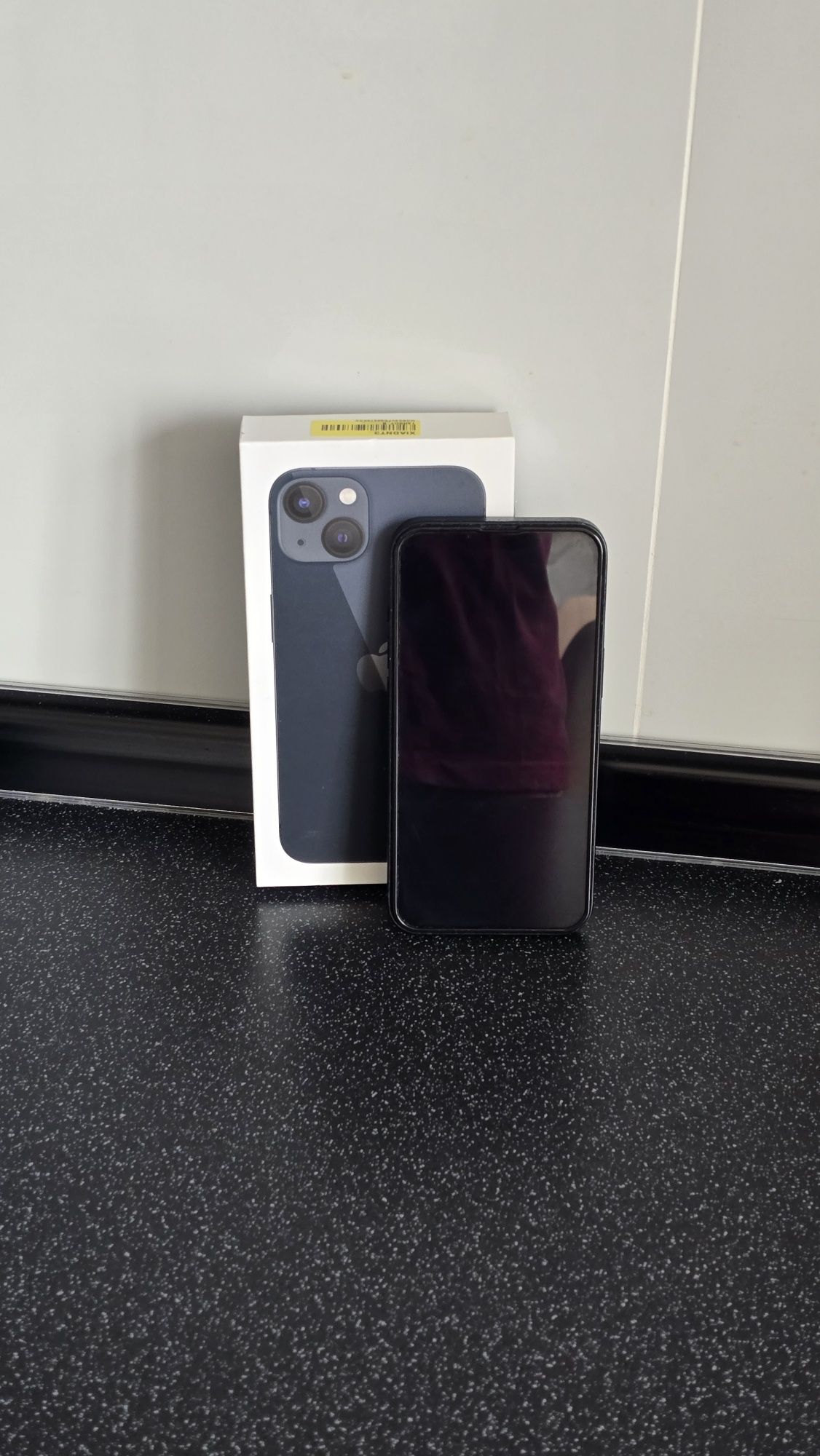 Продаю iPhone 13