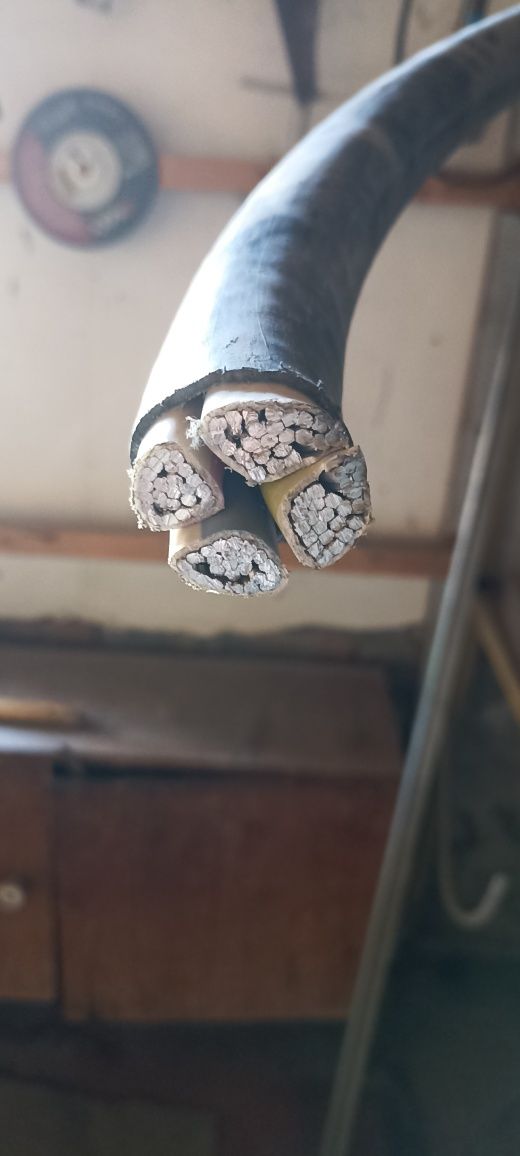 Kabel 4*240 xolati yaxshi