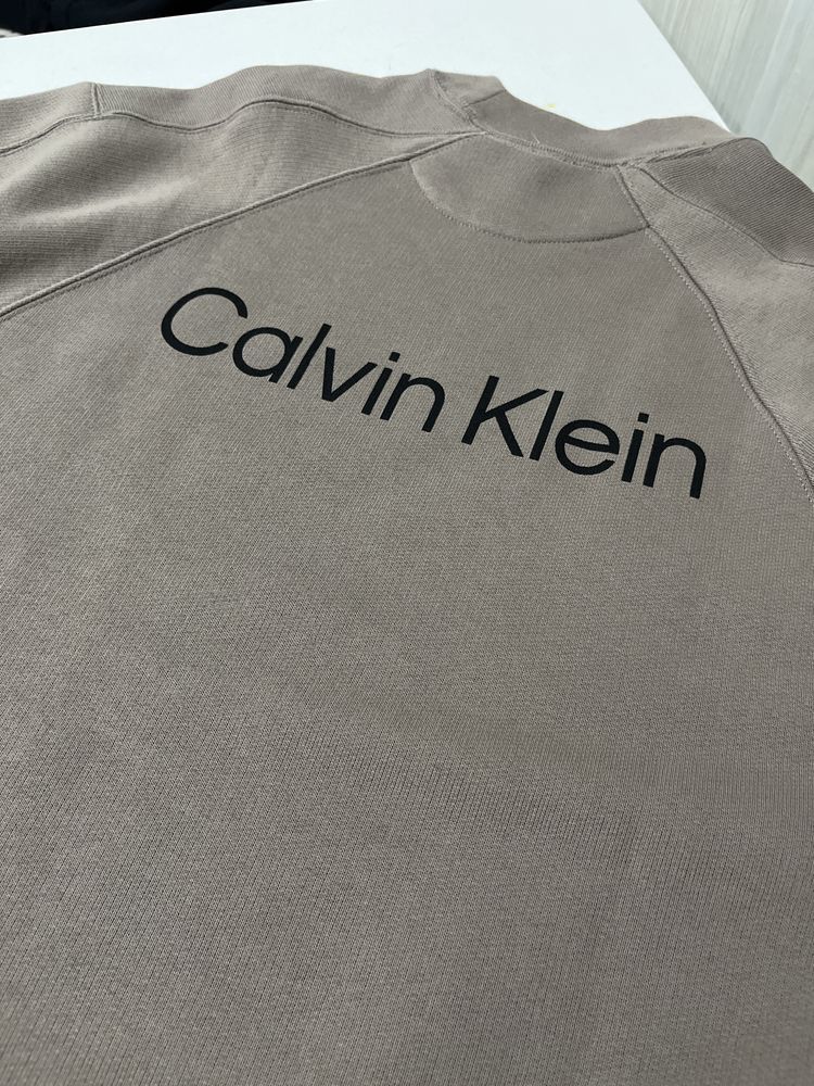 Свитшот | Футболка Calvin Klein