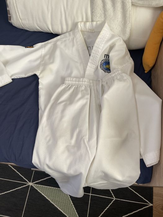 Отдам кимано на 6лет и 8-9 лет