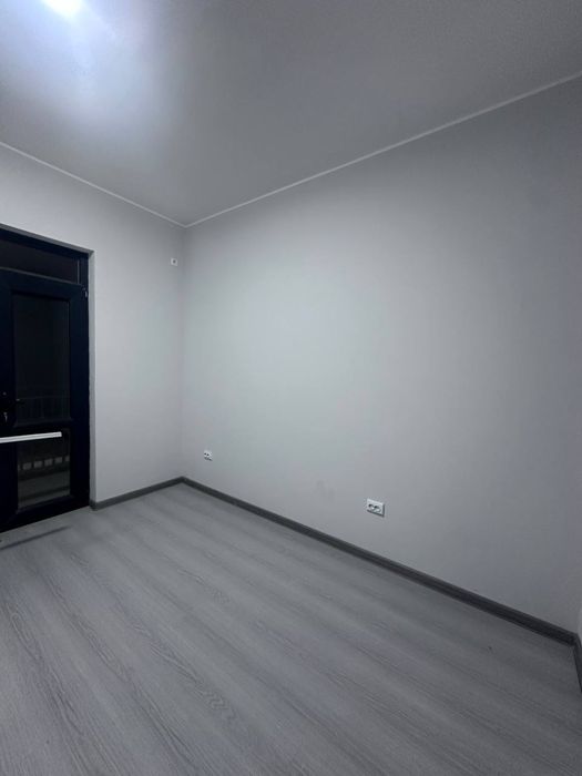 Новостройка 3 этаж 56.3 квадрат с мебелю