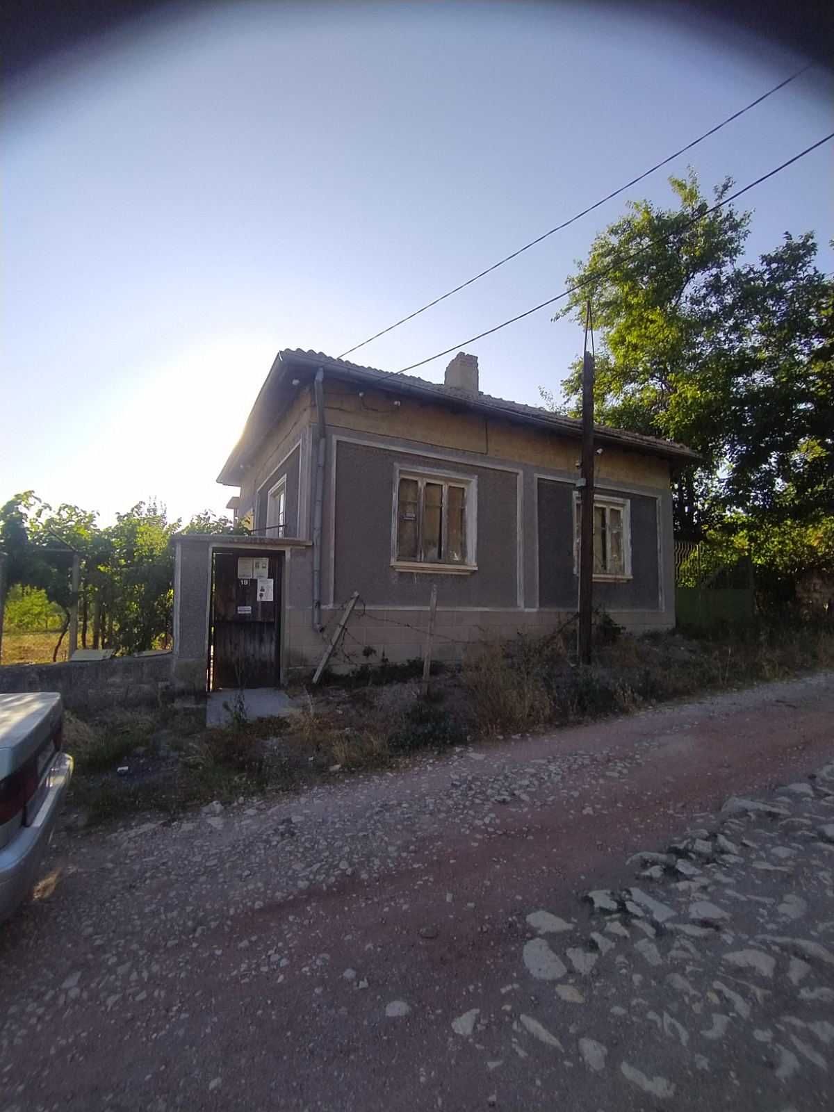 Продава голяма Къща с двор Село Памукчии.