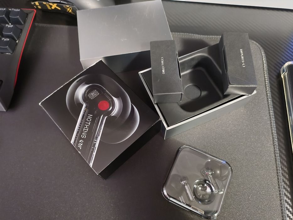 Casti Nothing Ear 1 ( încărcare cablu sau wierless )