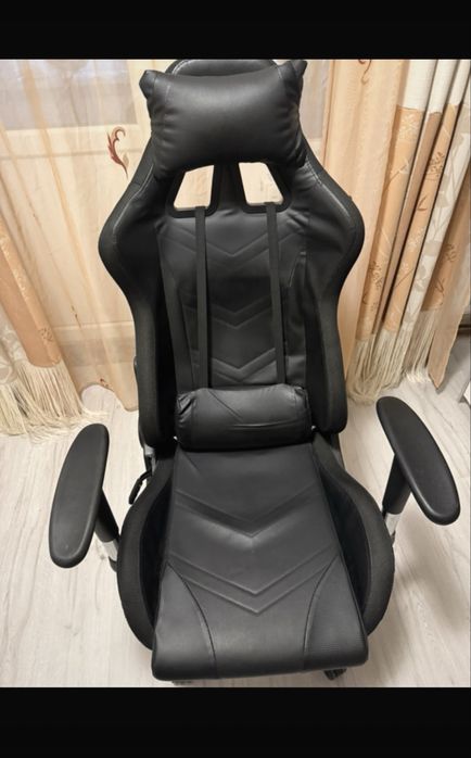 Scaun gaming cu leduri