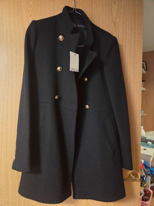 Palton nou Zara cu eticheta