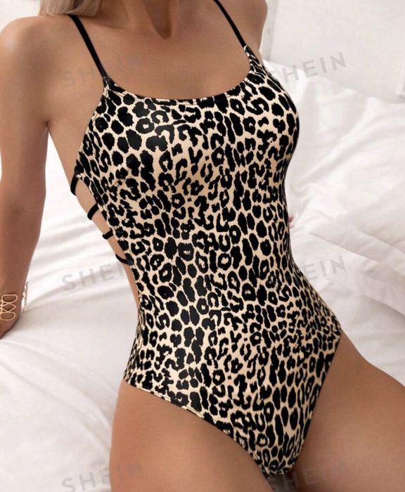 Costum baie ,nou,masura M,ambalat in punguta,model superb