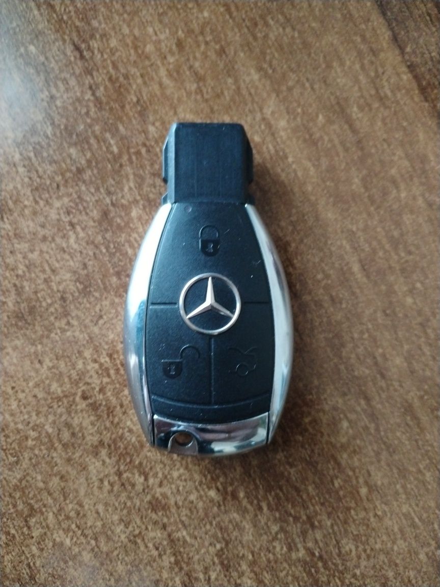 Ключ Mercedes рыбка.