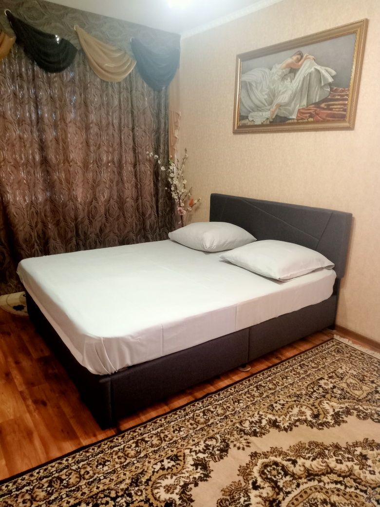 Сдаю 1кв посуточно  в 12мкр 15 дом