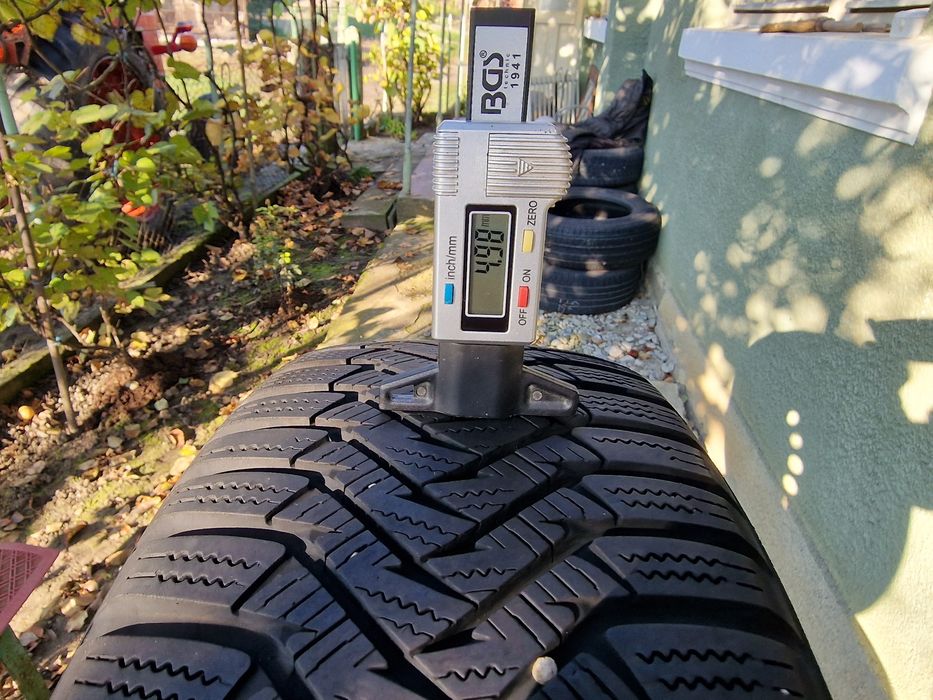 185 60 R 15 jante tabla cu cauciucuri de iarna 4 x 100 ~ ET 50 ~