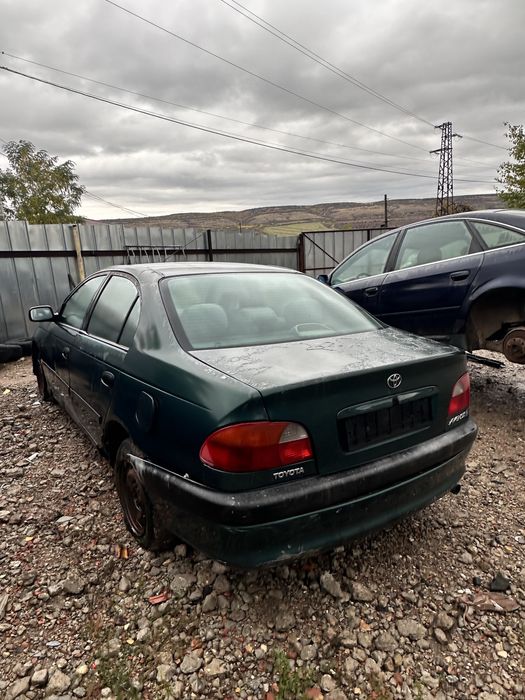 Toyota Avensis T22 4A-FE 1.6 бензин седан на части