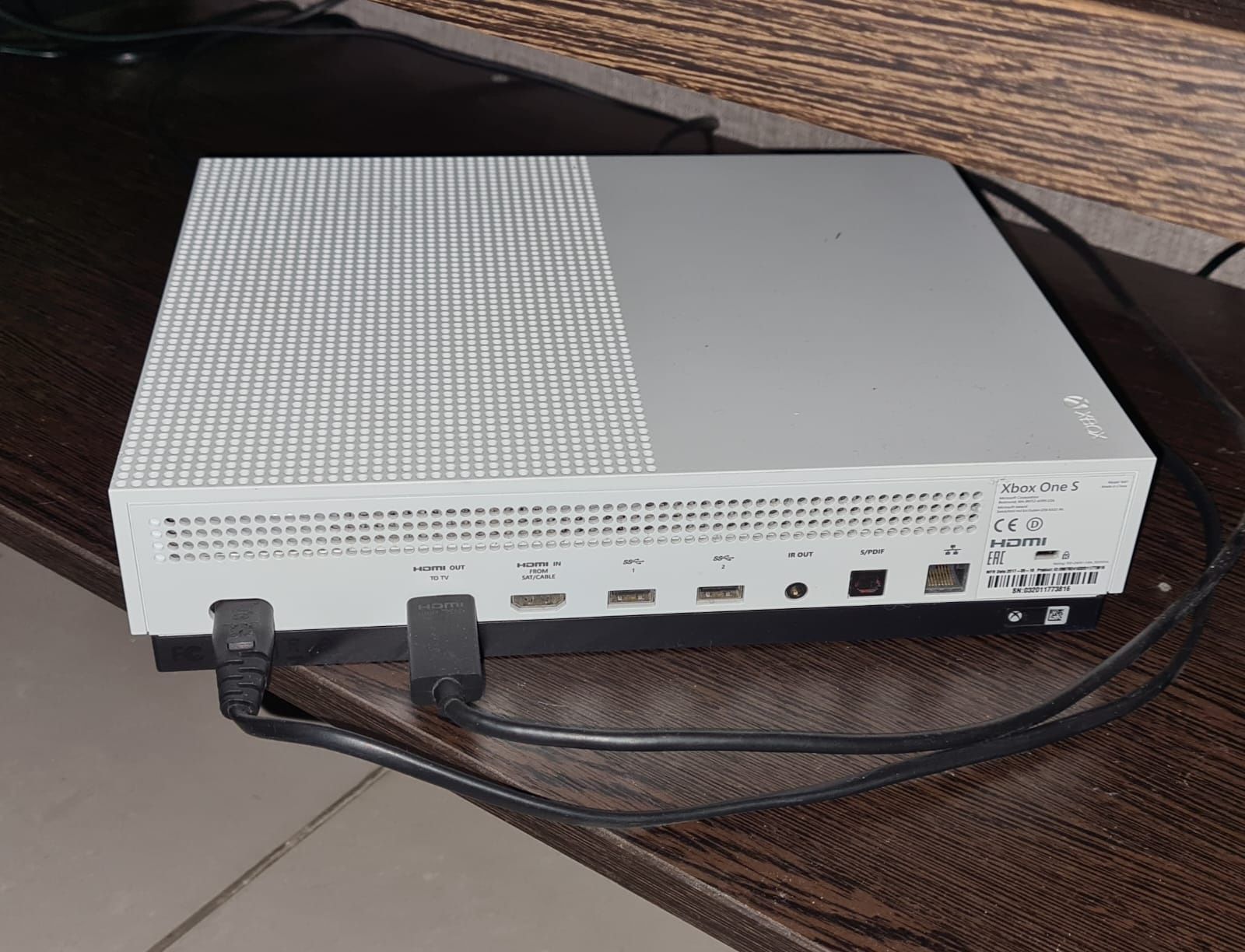 Xbox One S с джойстиком