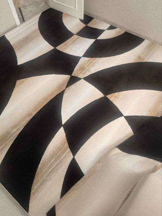 Элегантный ковёр с геометрией