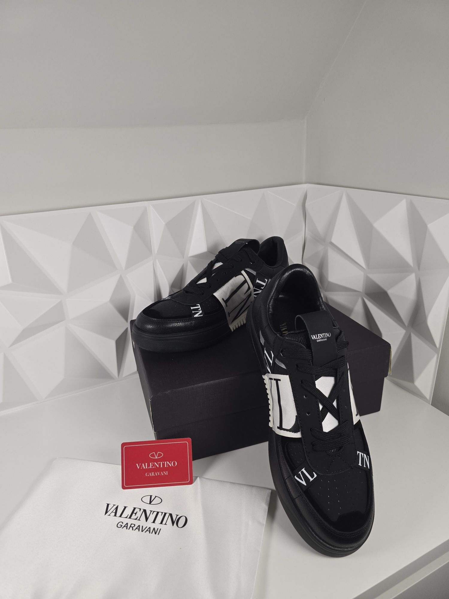 Мъжки обувки Valentino