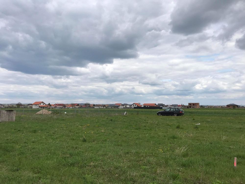Vand teren intravilan 500 mp , acte la zi