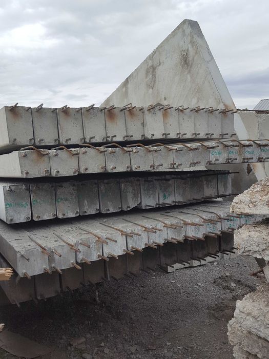 Стойки железобетонные (столбы бетонные, осветительные, столбы 0.4)