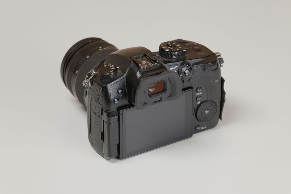 Panasonic GH5 + obiectiv + grip + baterii