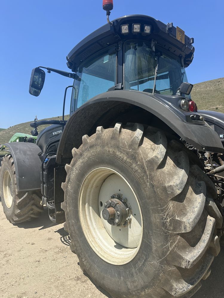 Tractor Valtra S274