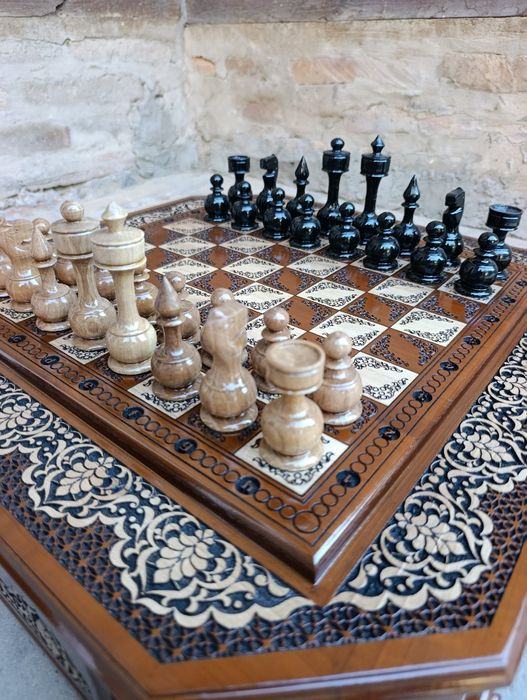 Shaxmat Шахматы 50×50 sm yongʻoqdan yasalgan