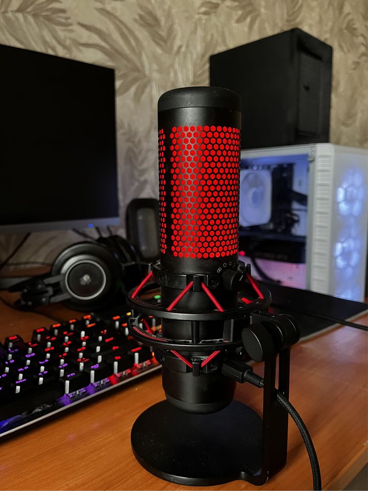 Продам микрофон Hyperx Quadcast